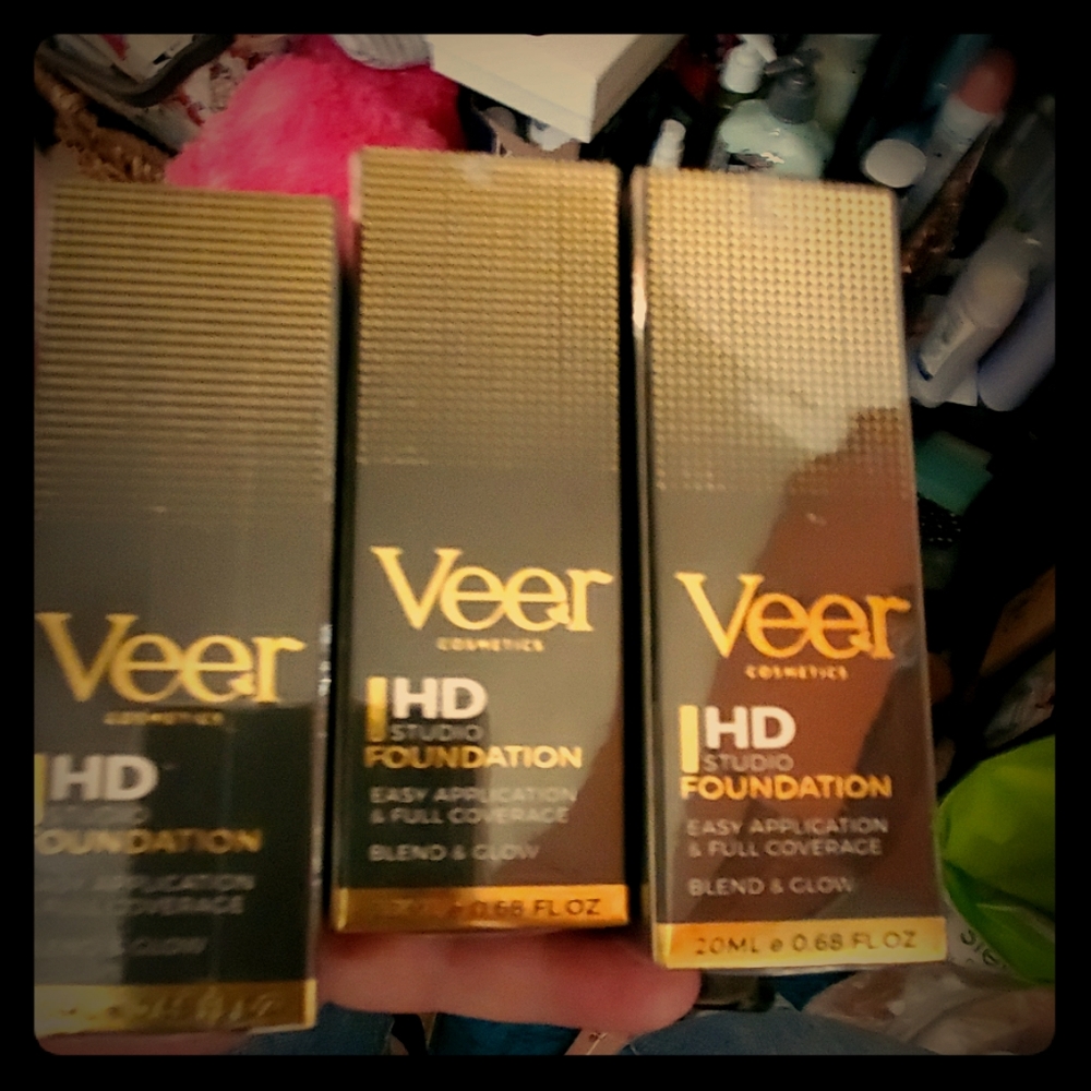 Vere high defination foundation   Blended and glow